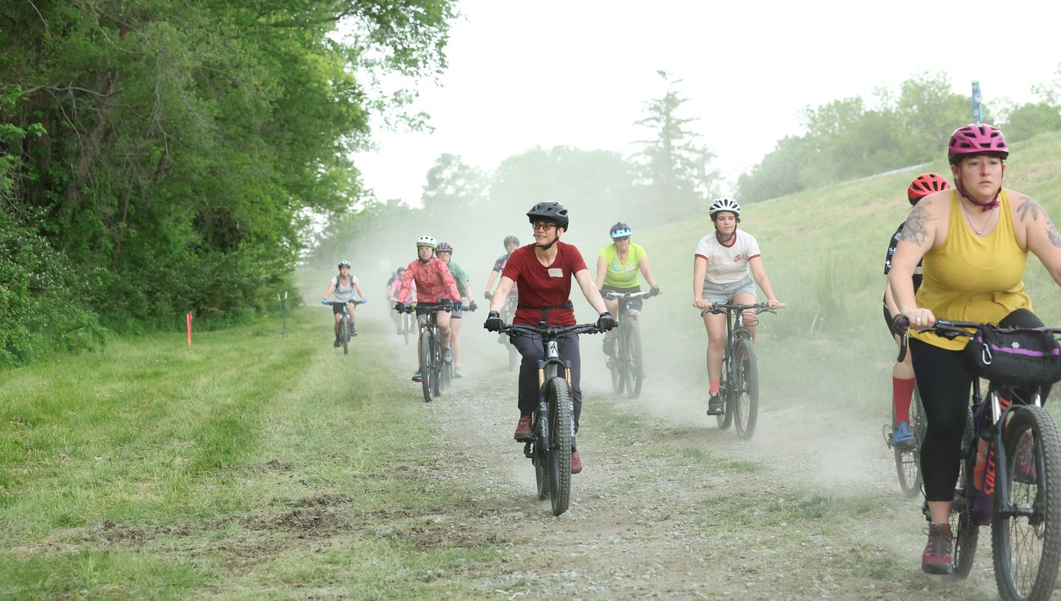 サーティーツー jones mtb バックカントリー　WOMAN 7インチ Jolie Costello: Women's Mountain Biking Day 2025 | IMBA